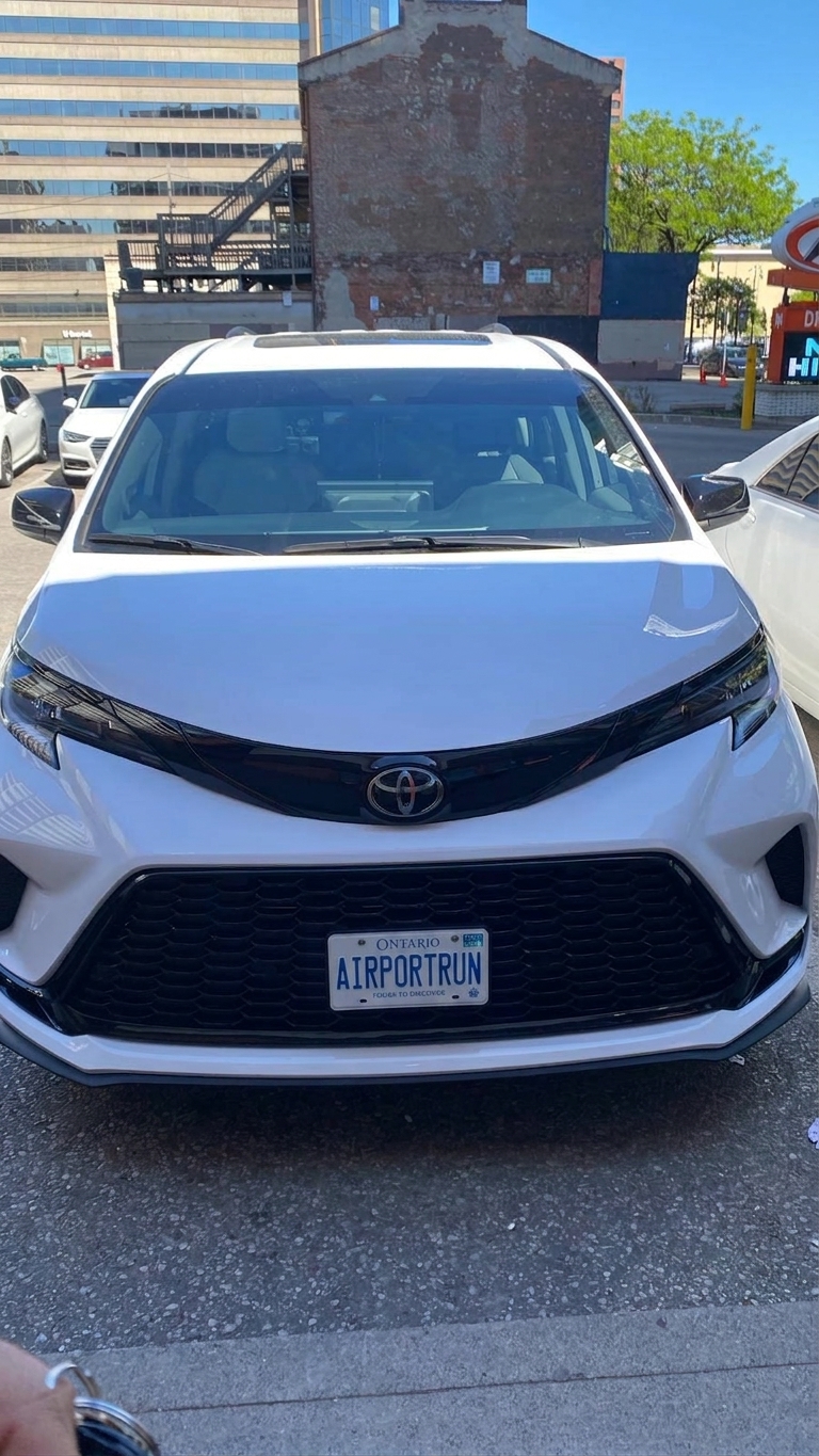 Airport Run Toyota Sienna on an hourly hire in downtown Toronto